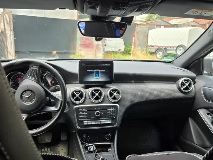 Mercedes-Benz A 180