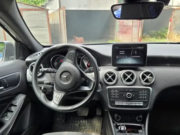 Mercedes-Benz A 180
