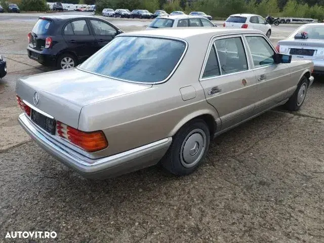 Mercedes-Benz W126