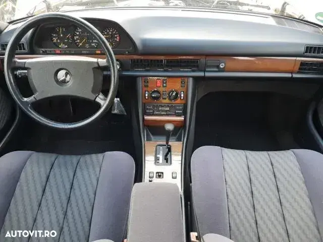 Mercedes-Benz W126