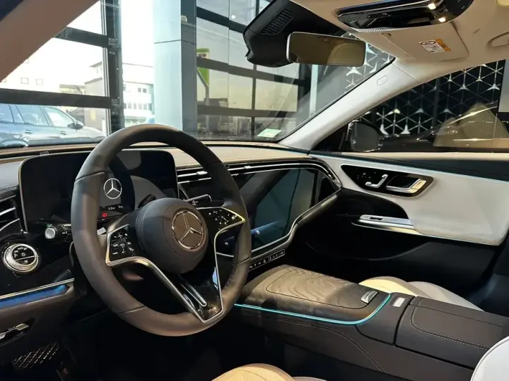 Mercedes-Benz E W214 300 4MATIC PHEV