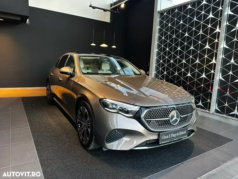 Mercedes-Benz E W214 300 4MATIC PHEV — imagine 2