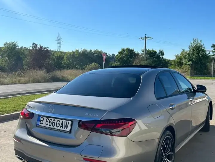 Mercedes-Benz E W213 300 4MATIC 9G-TRONIC AMG Line