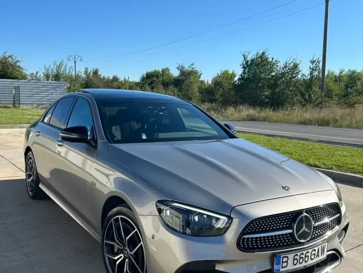 Mercedes-Benz E W213 300 4MATIC 9G-TRONIC AMG Line