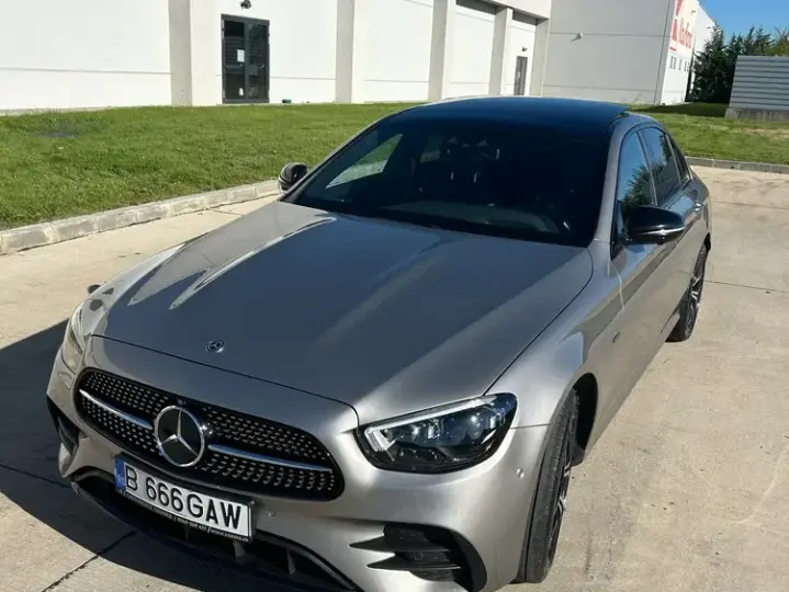Mercedes-Benz E W213 300 4MATIC 9G-TRONIC AMG Line