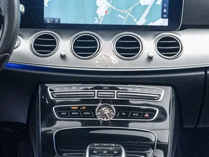 Mercedes-Benz E W213 220 d 9G-TRONIC Avantgarde
