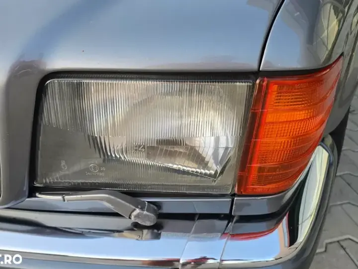 Mercedes-Benz W126 560 SEC
