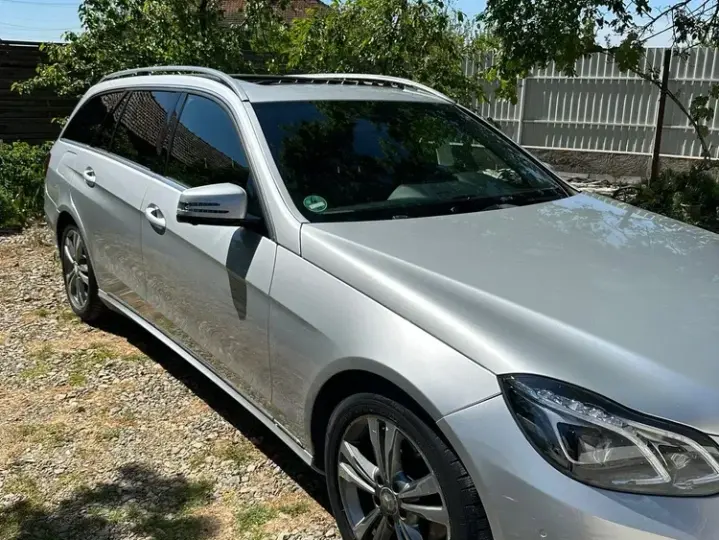 Mercedes-Benz E 220 BlueTEC 9G-TRONIC