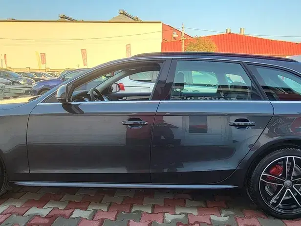 Audi A4 Avant B8 2.0 TDI DPF quattro Ambition
