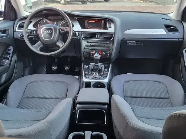 Audi A4 Avant B8 2.0 TDI DPF quattro Ambition