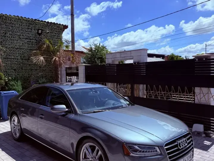Audi A8 D4