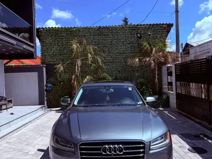 Audi A8 D4