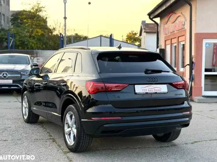 Audi Q3 F3
