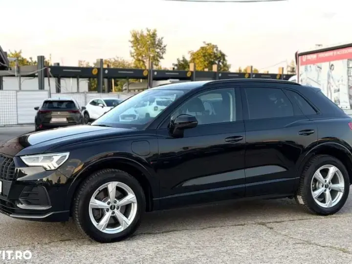 Audi Q3 F3
