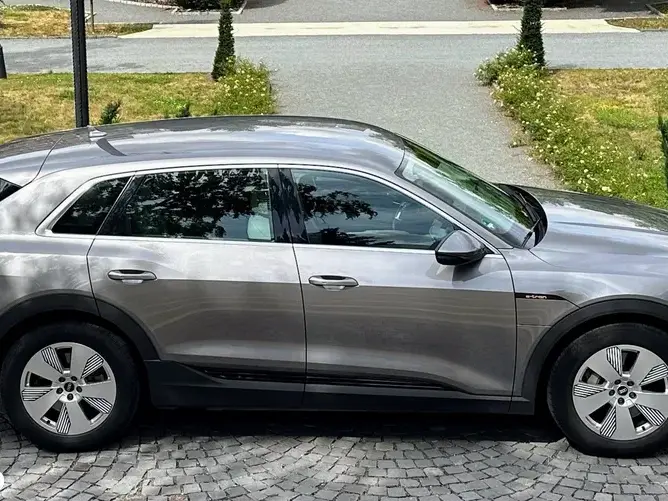 Audi e-tron 50 quattro
