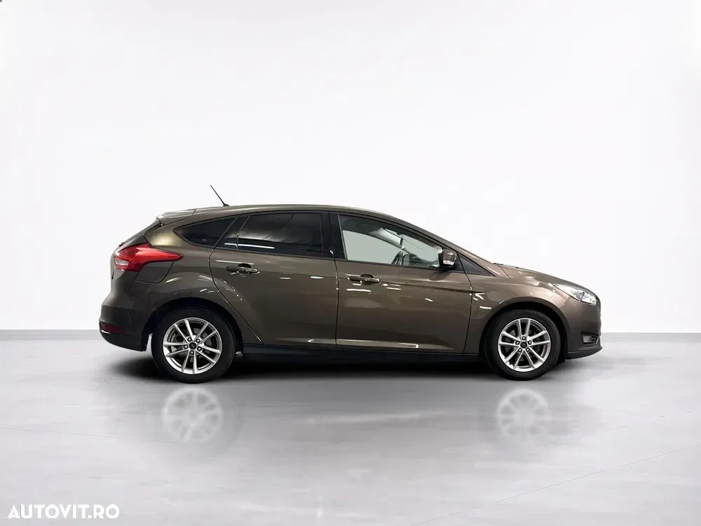 Ford Focus — imagine 6