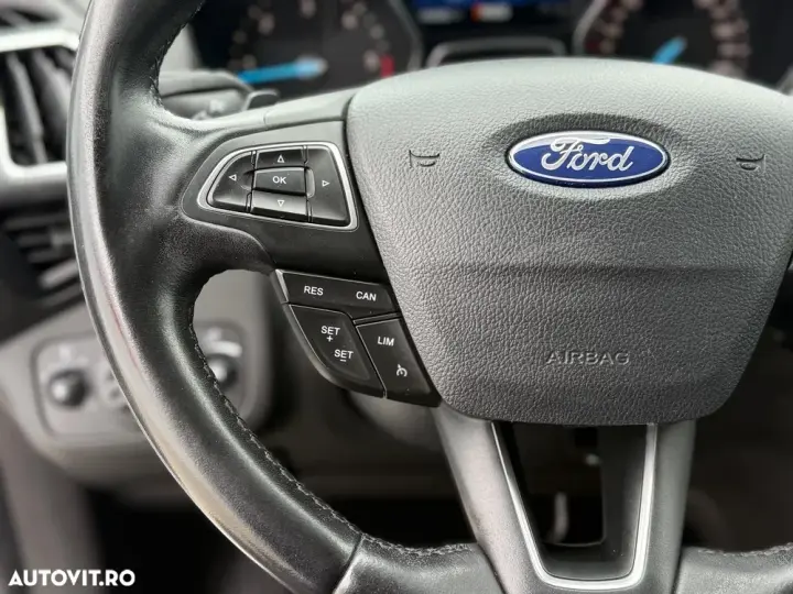 Ford Kuga II 2.0 TDCi Powershift 4WD Titanium