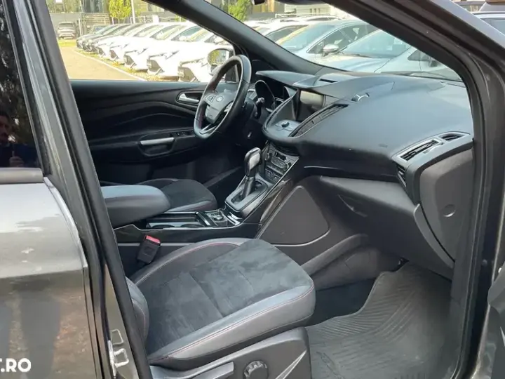 Ford Kuga 2.0 TDCi 4WD Powershift ST-Line