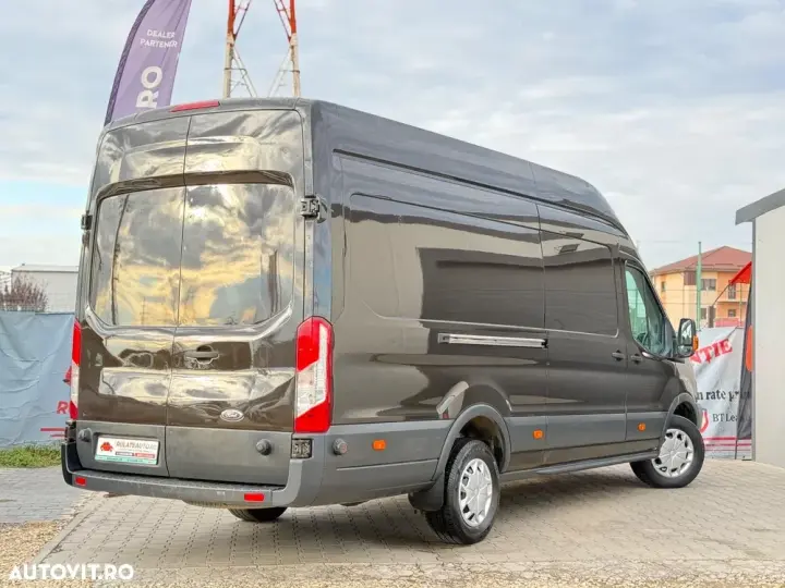 Ford Transit L4 Furgon DCIV RWD Trend