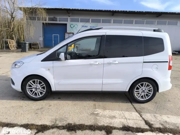 Ford Tourneo Courier 1.5 TDCi Titanium