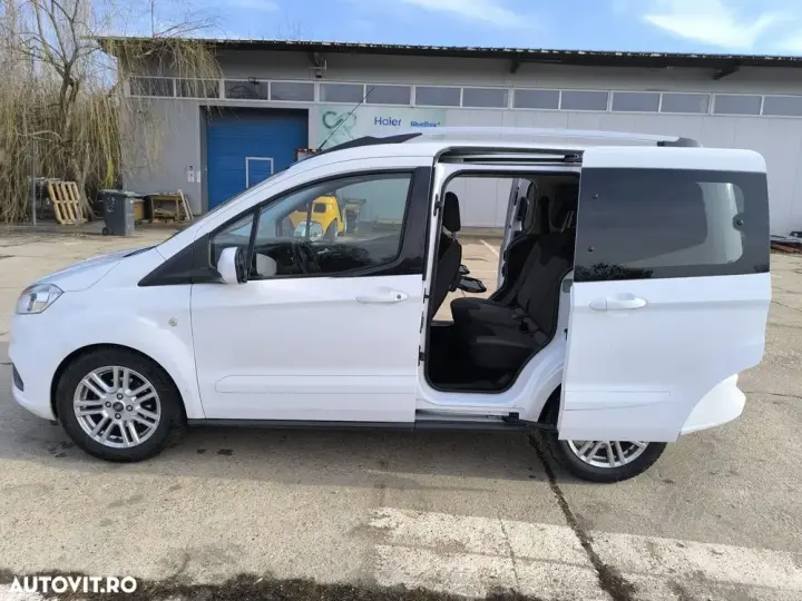 Ford Tourneo Courier 1.5 TDCi Titanium