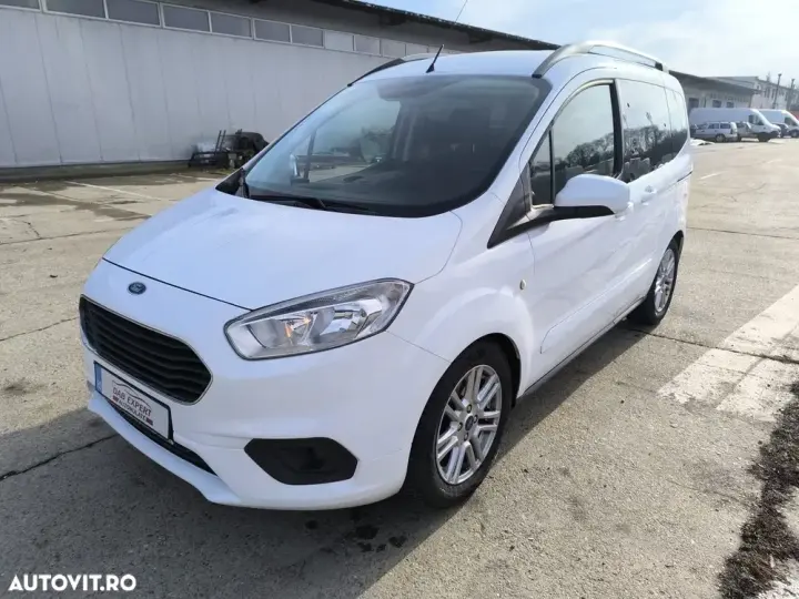 Ford Tourneo Courier 1.5 TDCi Titanium