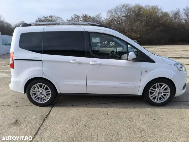 Ford Tourneo Courier 1.5 TDCi Titanium
