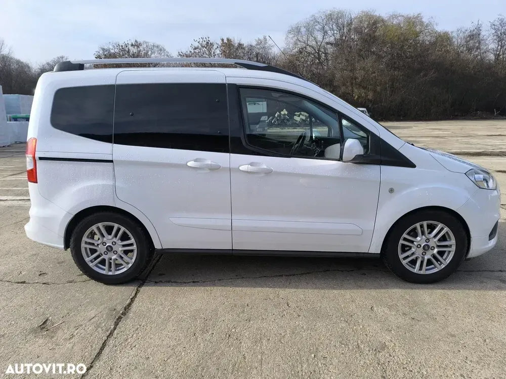 Ford Tourneo Courier 1.5 TDCi Titanium — imagine 5