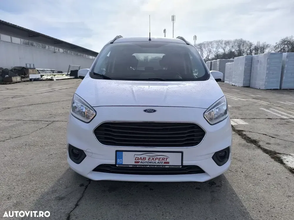 Ford Tourneo Courier 1.5 TDCi Titanium — imagine 3