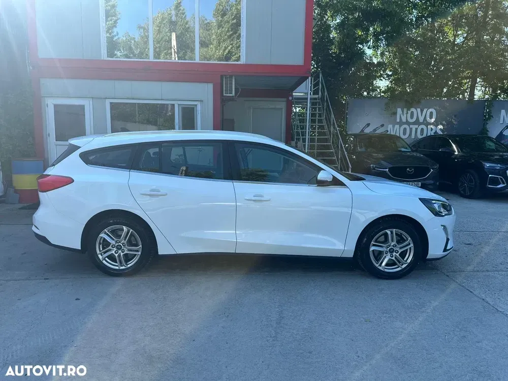Ford Focus MK4 1.0 EcoBoost Connected — imagine 4