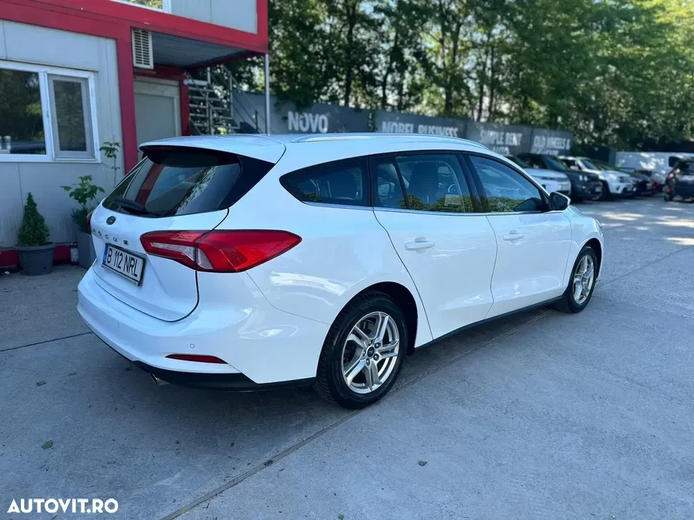 Ford Focus MK4 1.0 EcoBoost Connected — imagine 5