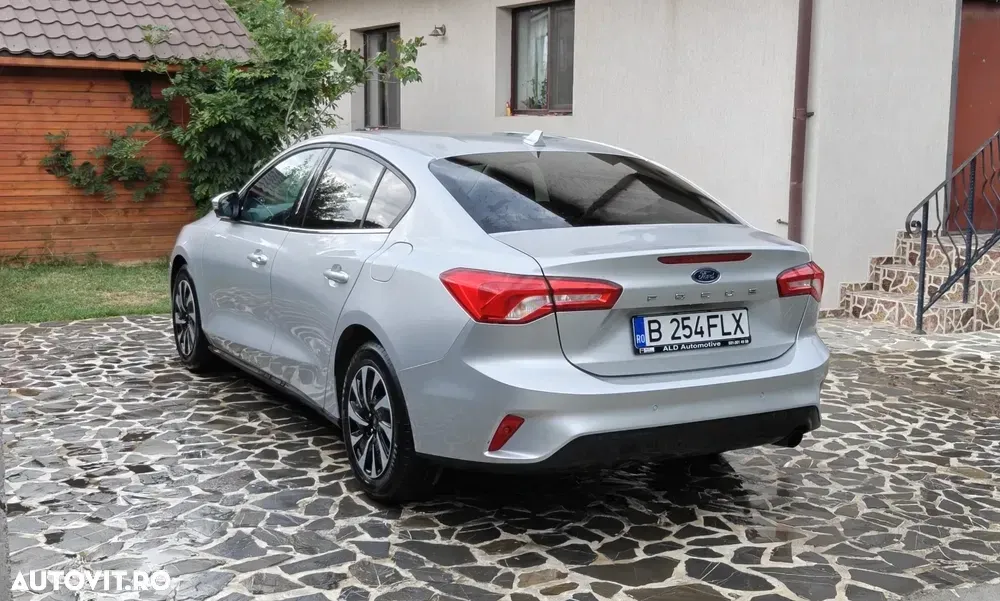 Ford Focus MK4 1.0 EcoBoost Titanium X — imagine 4