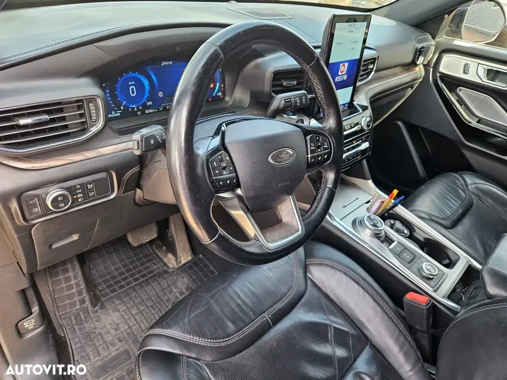 Ford Explorer 3.0 PHEV Platinum — imagine 5