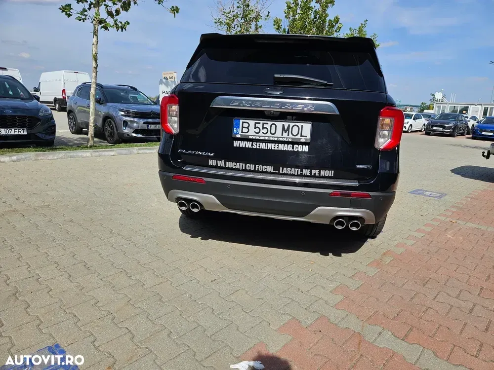 Ford Explorer 3.0 PHEV Platinum — imagine 4