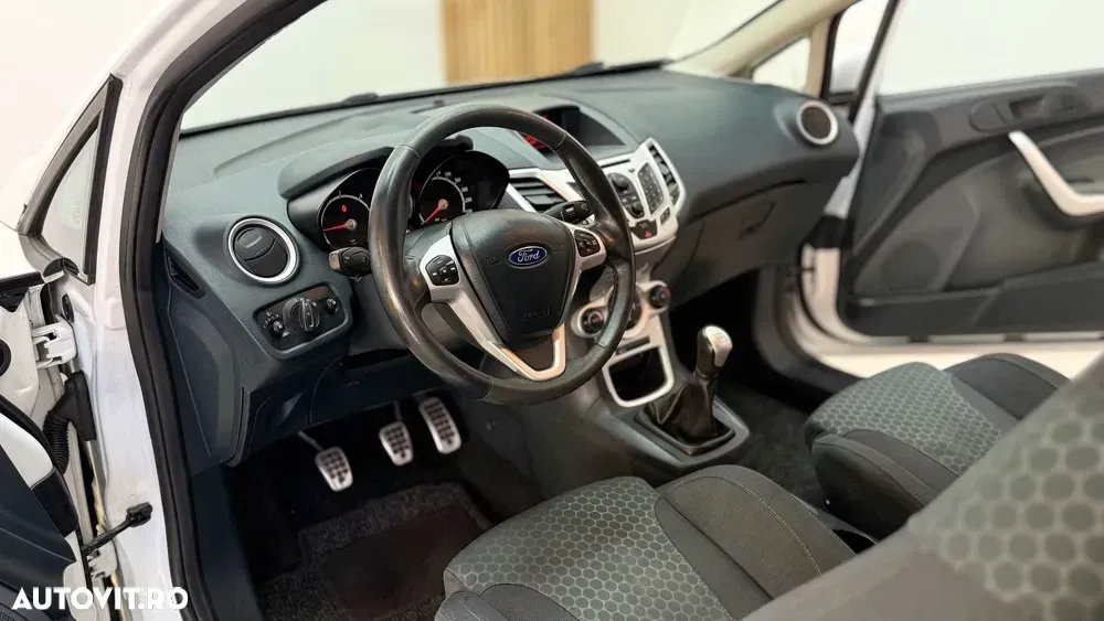 Ford Fiesta VII 1.6 TDCI Ghia — imagine 5