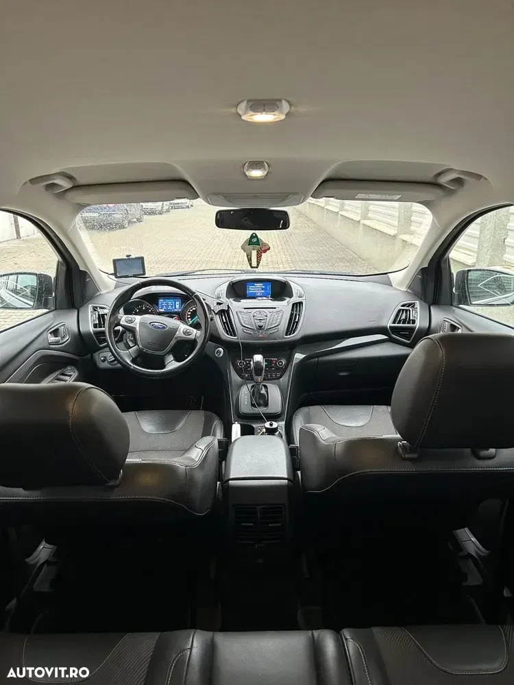 Ford Kuga 2.0 TDCi Powershift 4WD Titanium — imagine 3