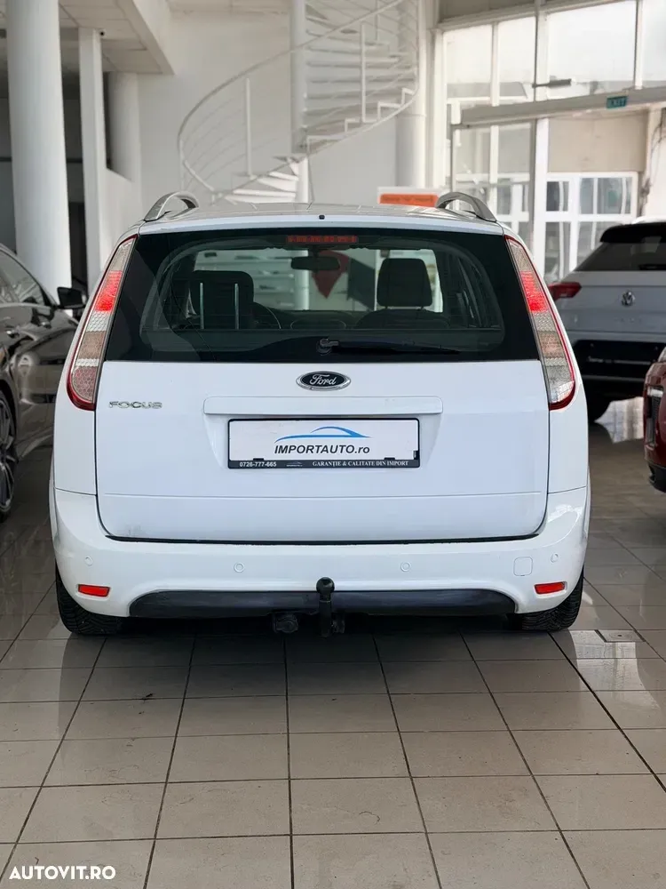 Ford Focus 1.6 16V White Magic — imagine 6