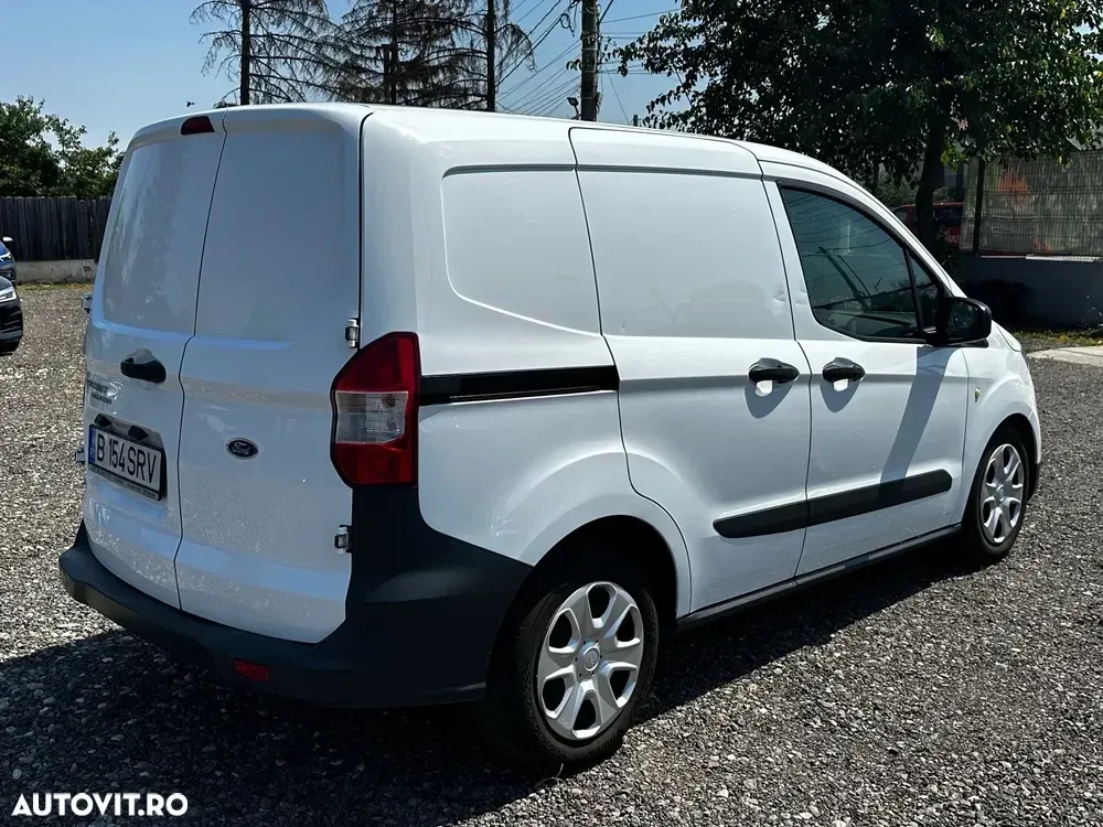Ford Courier — imagine 4