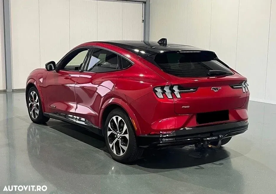 Ford Mustang Mach-E AWD PREMIUM — imagine 4