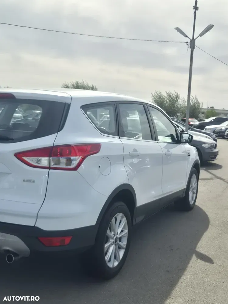 Ford Kuga — imagine 3