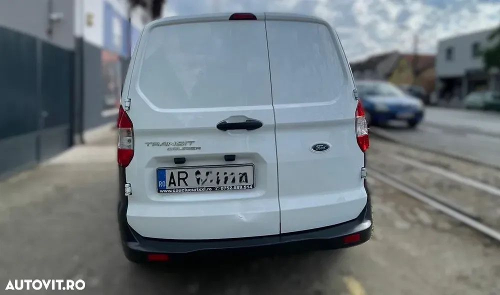 Ford Courier — imagine 4