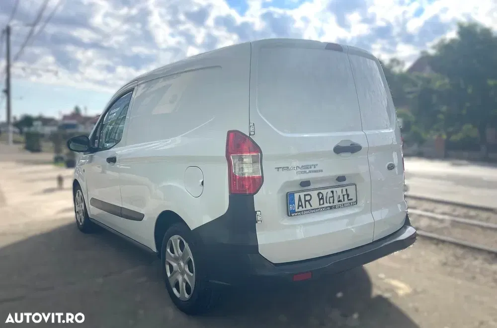 Ford Courier — imagine 3