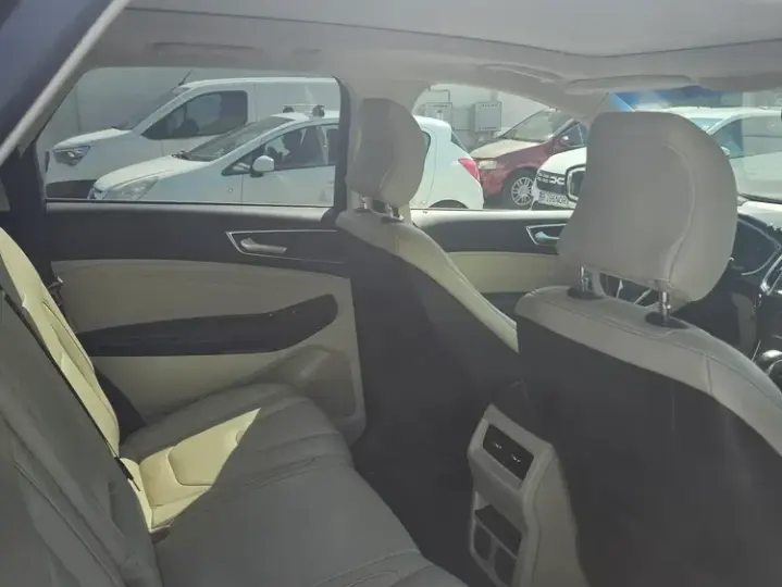 Ford Edge II 2.0 TDCi Powershift Titanium