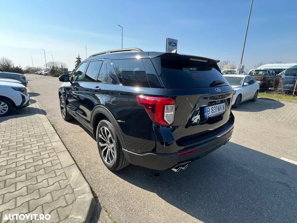 Ford Explorer 3.0 PHEV ST-Line — imagine 4