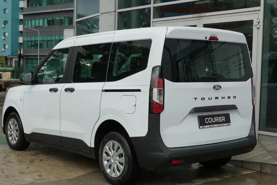 Ford Tourneo Courier 1.0 EcoBoost M6 Trend — imagine 5