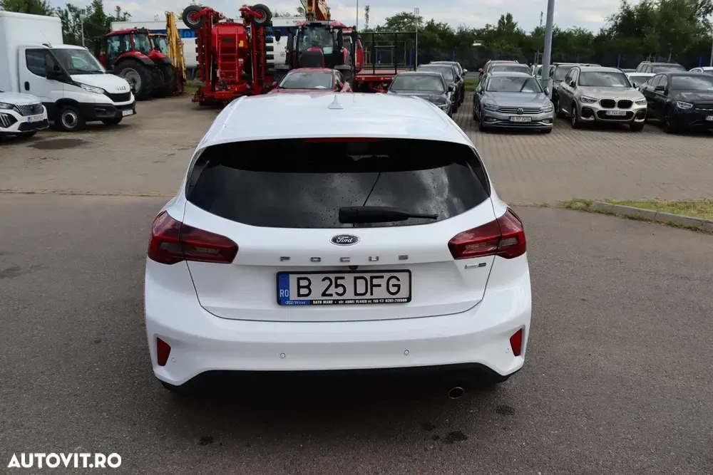 Ford Focus MK4 1.0 EcoBoost MHEV Titanium — imagine 6