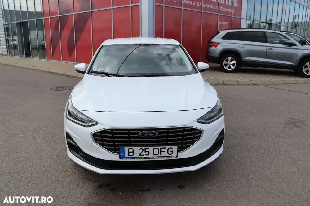 Ford Focus MK4 1.0 EcoBoost MHEV Titanium — imagine 2