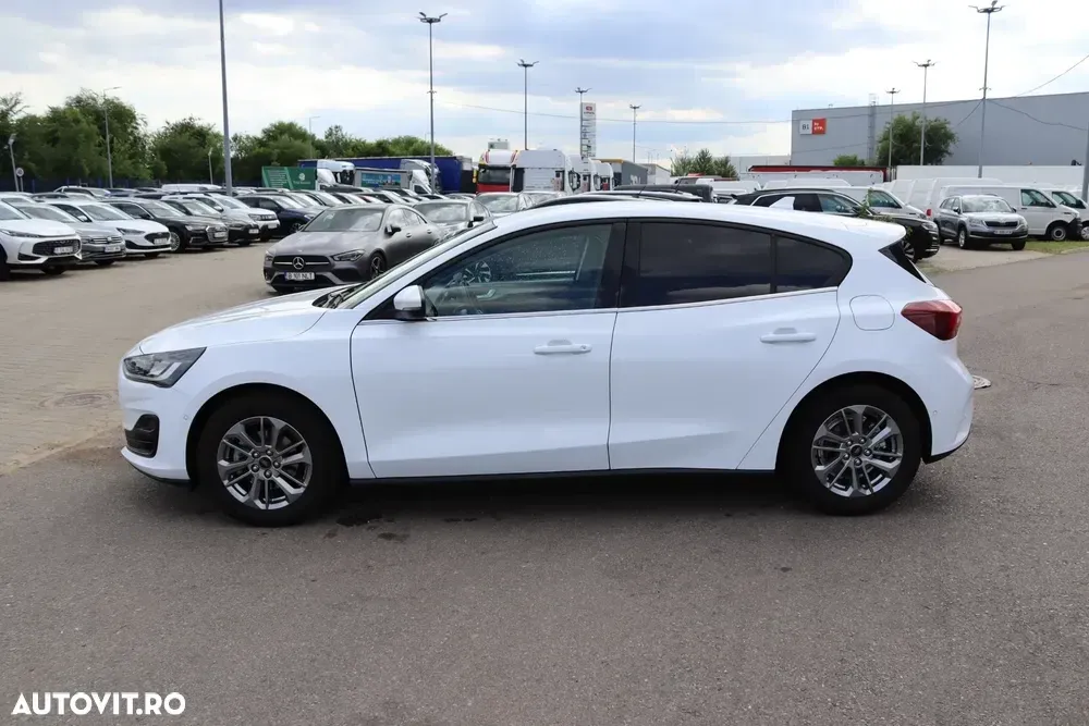 Ford Focus MK4 1.0 EcoBoost MHEV Titanium — imagine 4