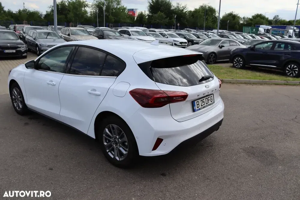 Ford Focus MK4 1.0 EcoBoost MHEV Titanium — imagine 5