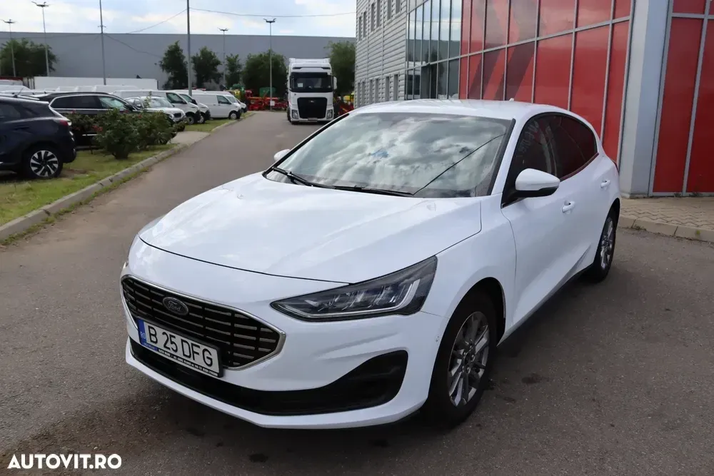 Ford Focus MK4 1.0 EcoBoost MHEV Titanium — imagine 3